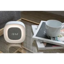 Wielofunkcyjny budzik z regulowanym światłem nocnym