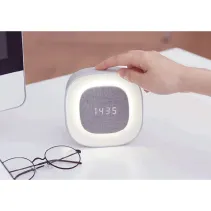 Wielofunkcyjny budzik z regulowanym światłem nocnym