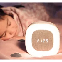 Wielofunkcyjny budzik z regulowanym światłem nocnym