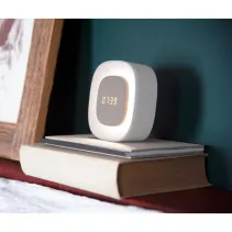 Wielofunkcyjny budzik z regulowanym światłem nocnym