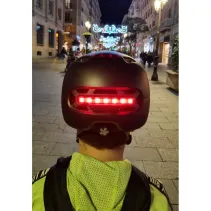 Kask miejski 57-61cm światła LED czujnik upadku SOS czarny