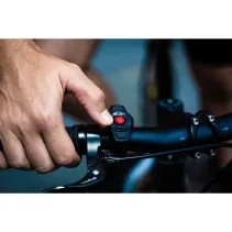 Kask szosowy 54-58cm światła LED czujnik upadku SOS czarny