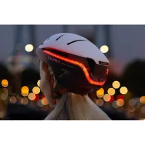 Kask szosowy 58-62cm światła LED czujnik upadku SOS biały
