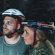 Kask szosowy 54-58cm światła LED czujnik upadku SOS miętowy