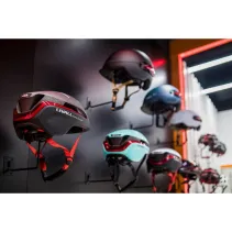 Kask szosowy 58-62cm światła LED czujnik upadku SOS fioletowy