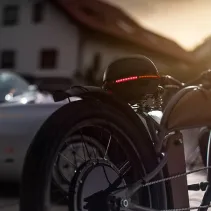 Kask miejski Bluetooth 57-61cm LED/SOS/Intercom czarny