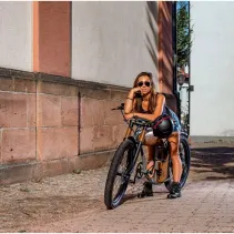 Kask miejski Bluetooth 54-58cm LED/SOS/Intercom różowy