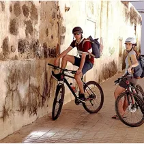 Kask miejski Bluetooth 54-58cm LED/SOS/Intercom różowy